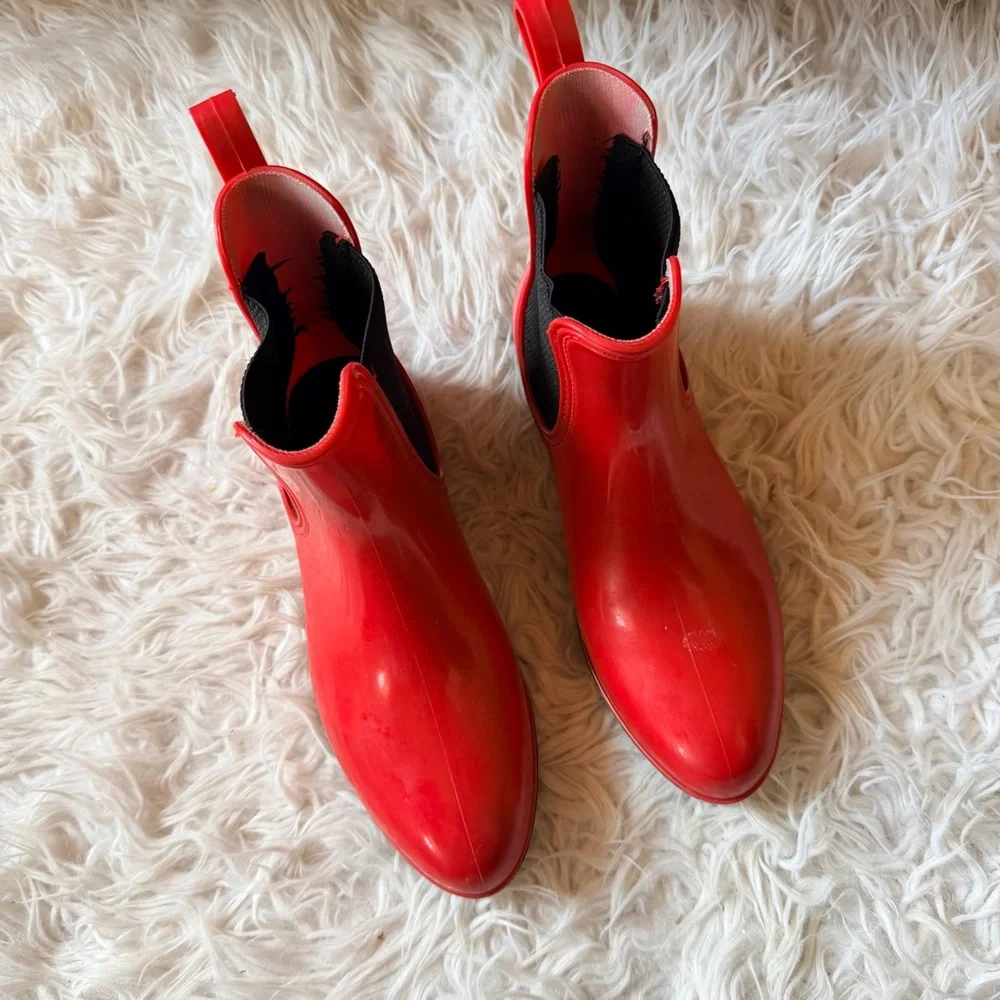 Seven7 Chelsea ankle rain boots Dover red 8